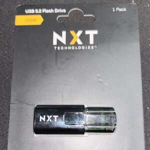 NXT 32GB USB 3.2 Flash Drive